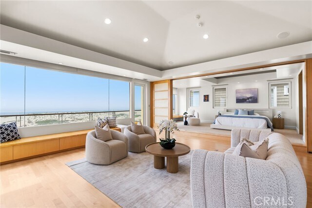 Building Photo - 1554 E Oceanfront