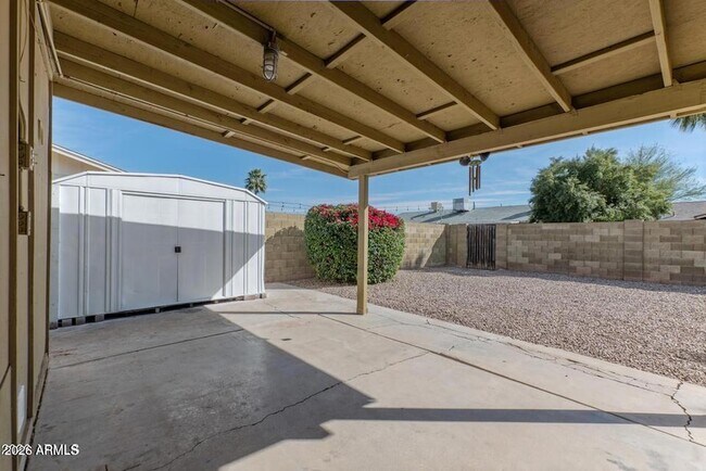 Building Photo - 1611 E El Parque Dr