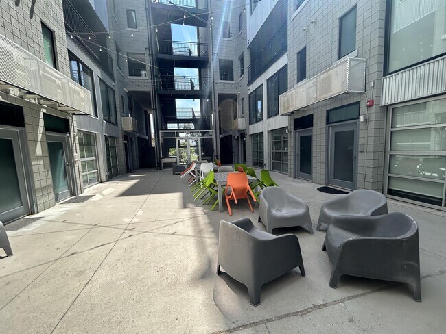 Building Photo - 360 W 300 S