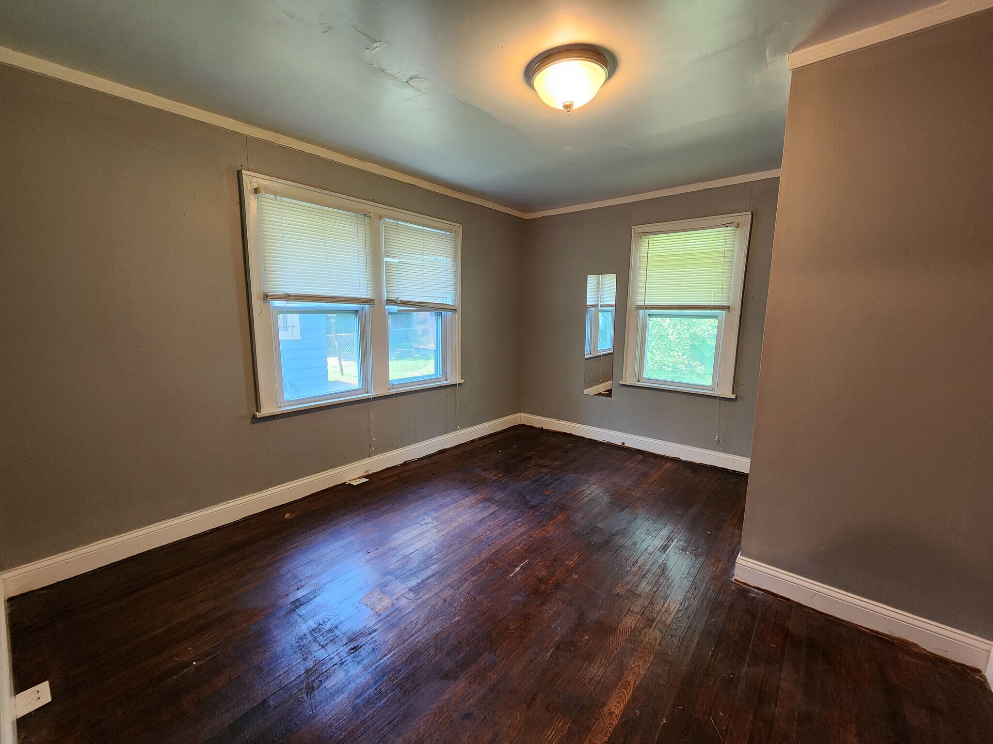 Building Photo - 5836 Euclid Ave