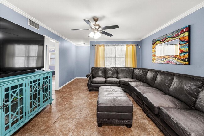 Building Photo - 135 Navajo Cir