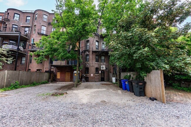 Building Photo - 209 W Newton St