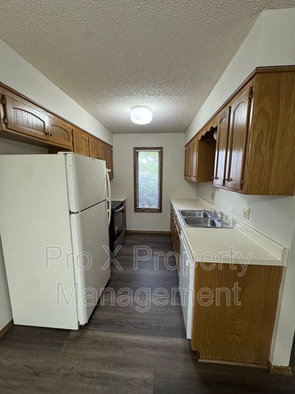 Building Photo - 300 W Streamside Ct