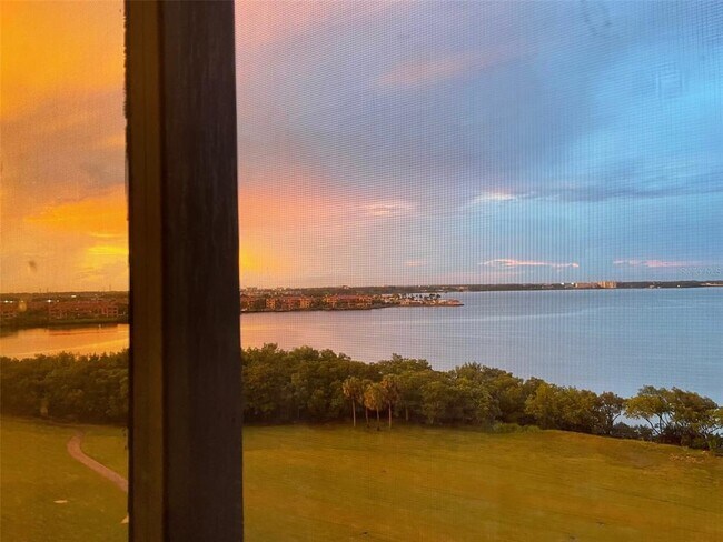 Building Photo - 2618 Cove Cay Dr