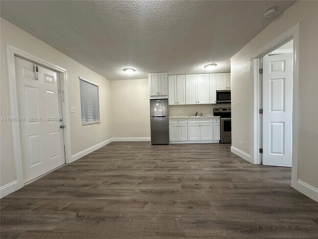 Building Photo - 5901 NE 18th Ave