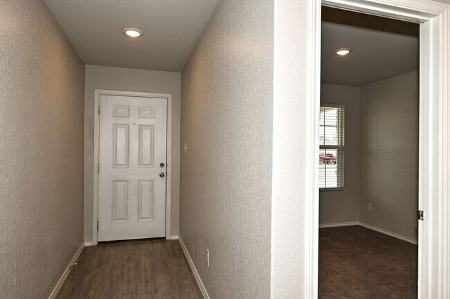 Building Photo - 7927 Dovers Den