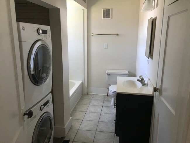 Building Photo - Adorable Two Bedroom Home In Plaza Midwood!