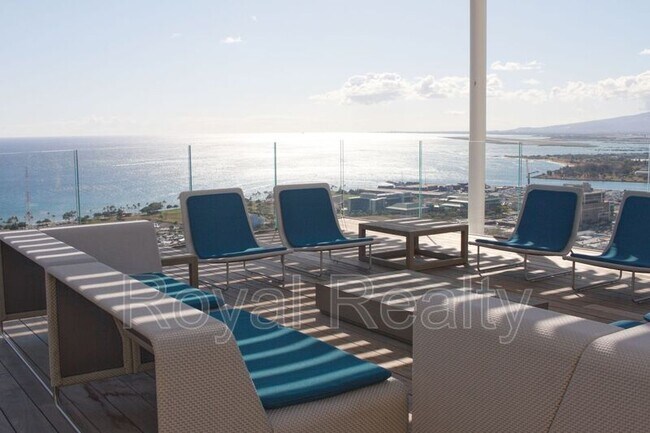 Building Photo - 1001 Queen St