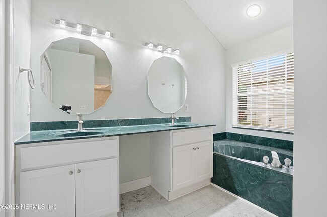 Building Photo - 2810 Sweetholly Dr