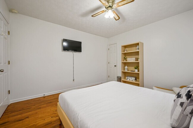 Building Photo - 1223 Settlebench Ln