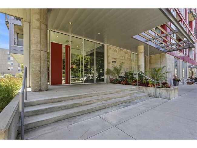 Building Photo - 901 S 2nd St