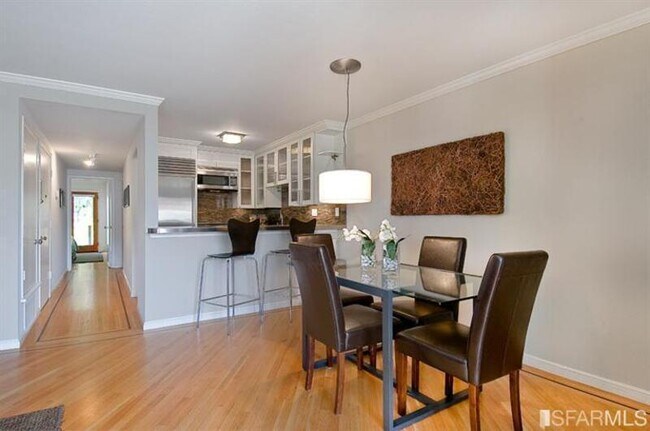 Building Photo - 2662 Bush St