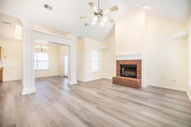 Building Photo - 807 Loudon Hill Dr