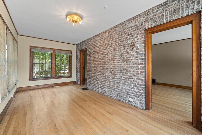 Building Photo - 1105 Barnes St
