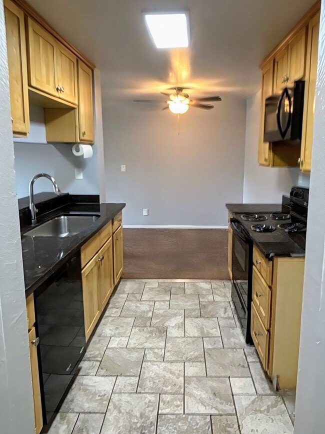 Building Photo - 2 Bed 2 Bath Condo in San Pablo - COMING SOON!!