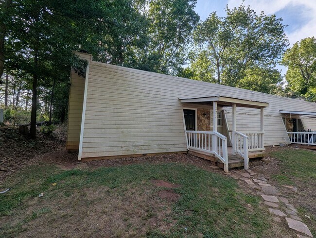 Building Photo - 235/237 Rustwood Dr