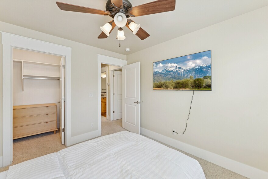 Building Photo - 541 Craftsman Way