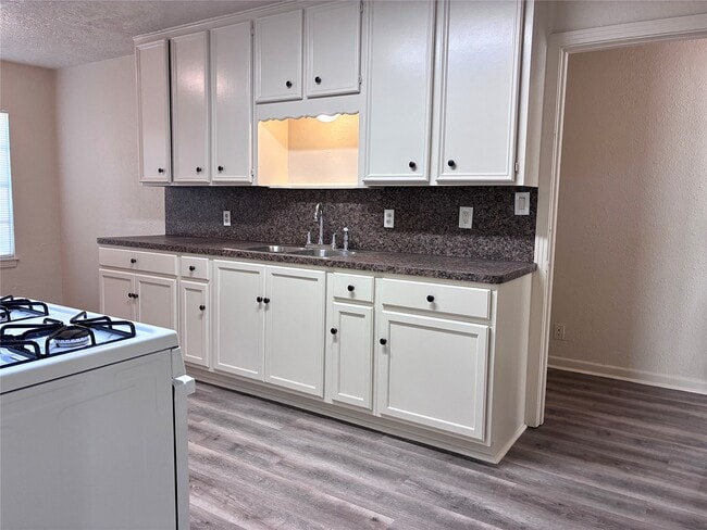 Building Photo - 1115 Shawnee St