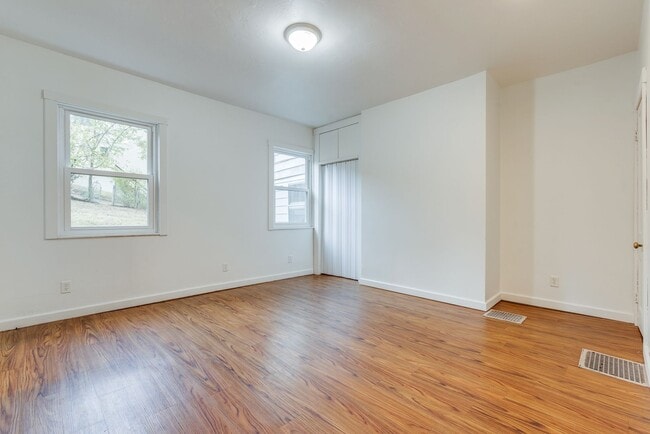 Building Photo - 10 Renwick St