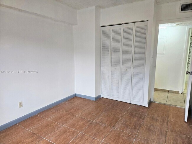 Building Photo - 5921 Washington St