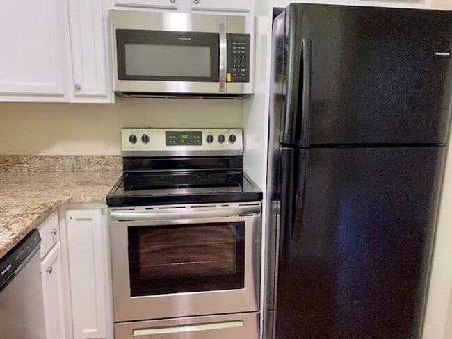 Building Photo - Coming Soon with new photos!- 6/20/26-THREE BEDROOM/TWO BATH BUNGALOW - GREAT LOCATION!