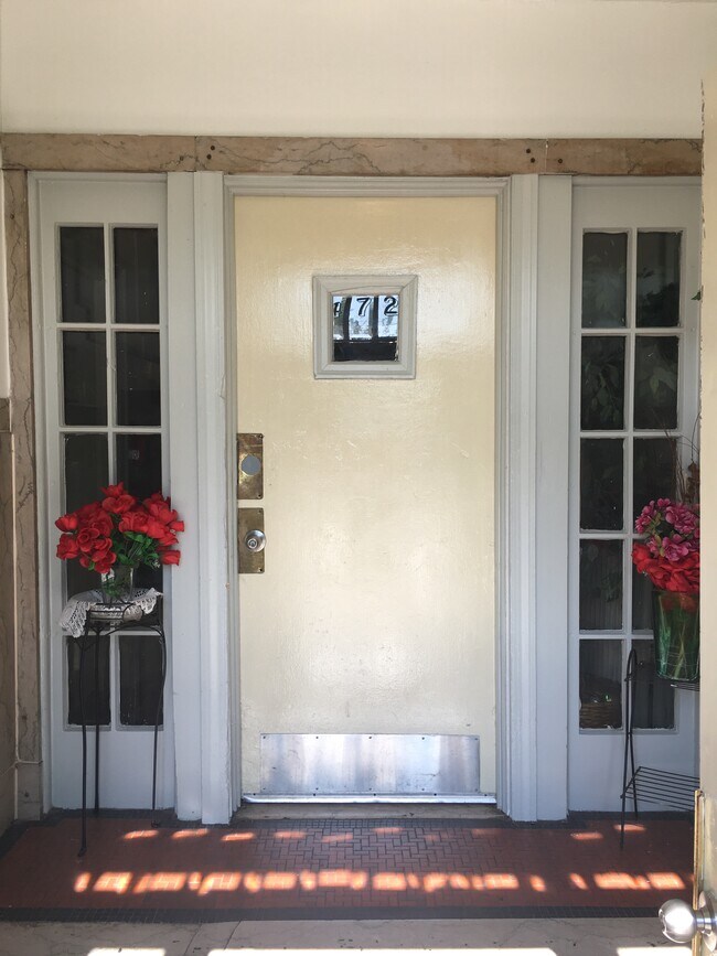 Building Photo - 4725 Chester Ave