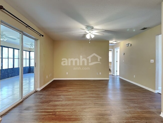 Building Photo - 220 Bryan Oak Avenue