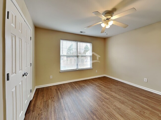 Building Photo - 5104 Mabe Dr