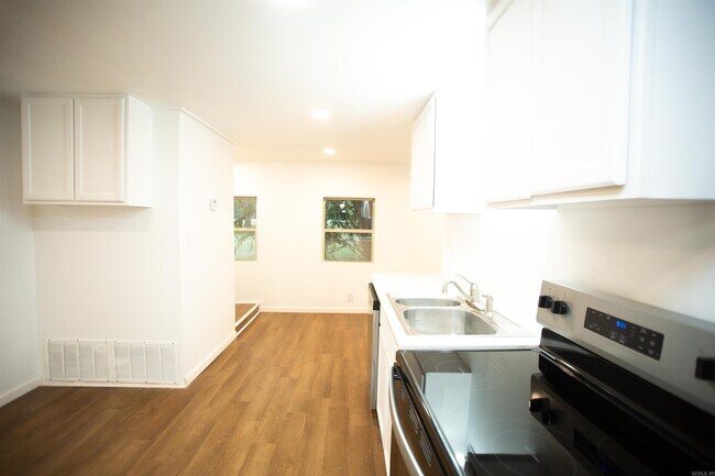 Building Photo - 13118 Old River Dr