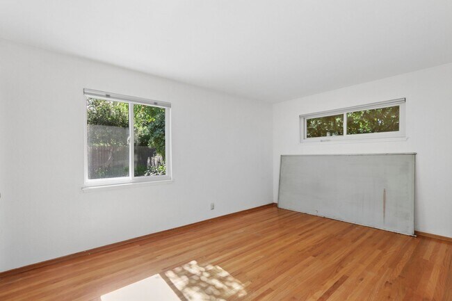 Building Photo - 4 Bedroom 3 Bathroom in Central Davis - Immediate Move-In