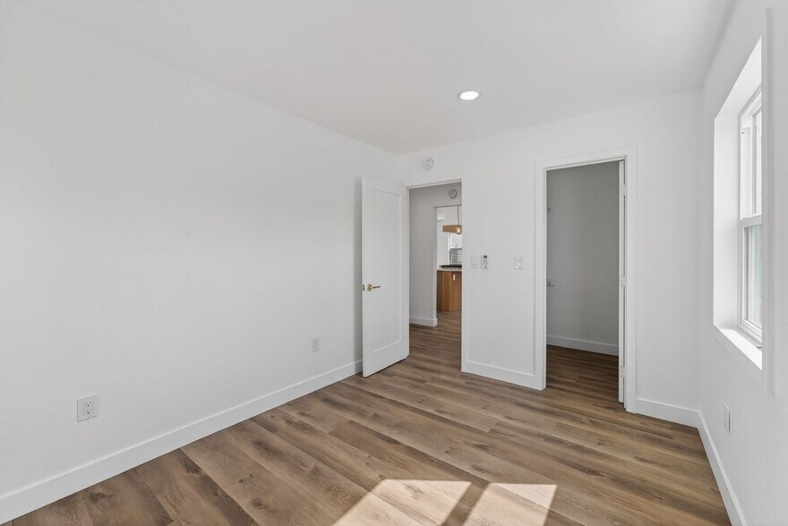 Building Photo - 1095 E Phillips Blvd