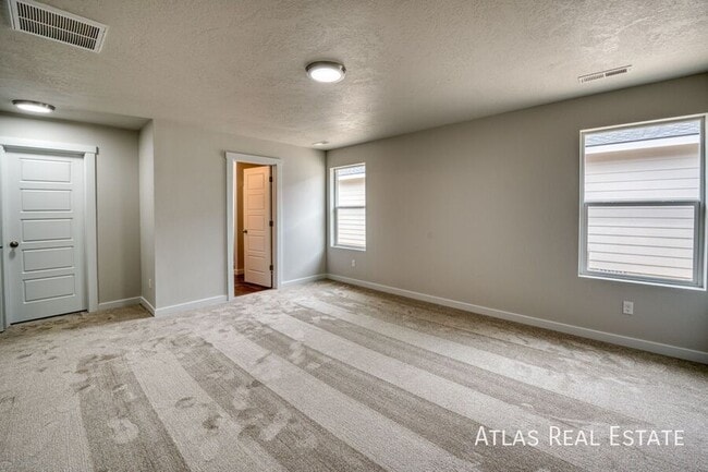 Building Photo - 3541 W Remembrance Dr