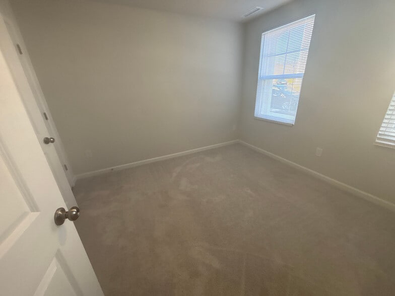 Building Photo - Room in Townhome on Hemlock Cone Wy