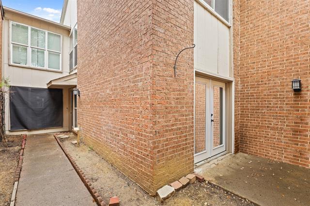 Building Photo - 2211 Salem Dr