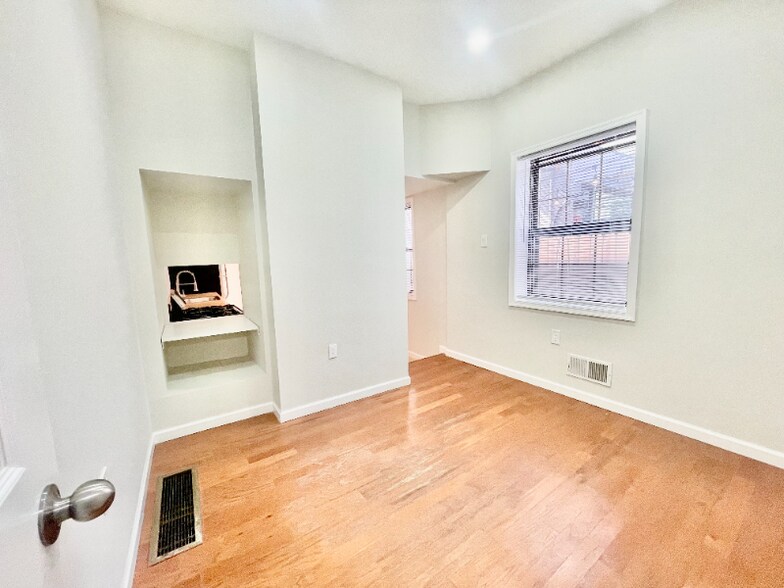 Building Photo - 1005 Frankford Ave