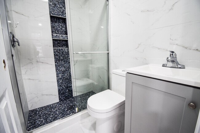 Building Photo - 17 Troy St