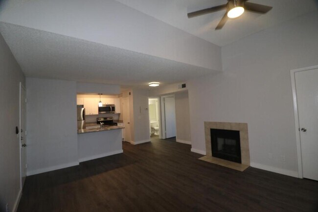 Building Photo - 400 Lake Placid Ct