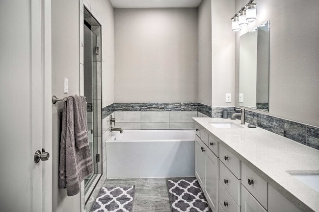 Building Photo - 6403 Bowling Green St