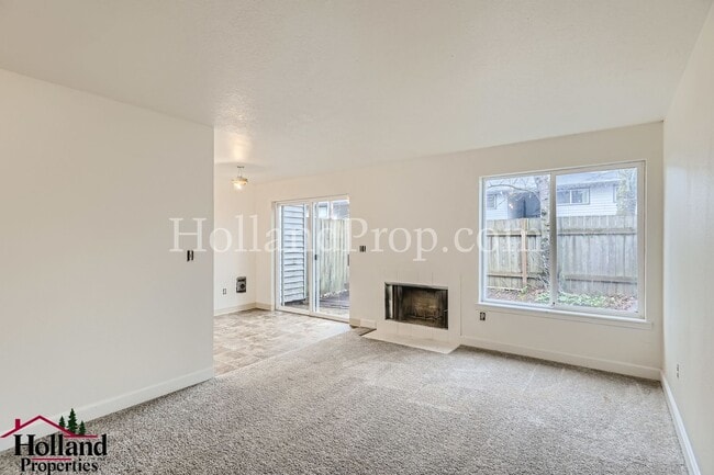 Building Photo - COming Soon! Charming & Convenient Living in Southeast Portland!