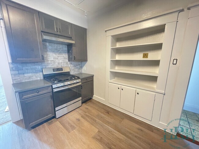 Building Photo - 330 23rd Ave