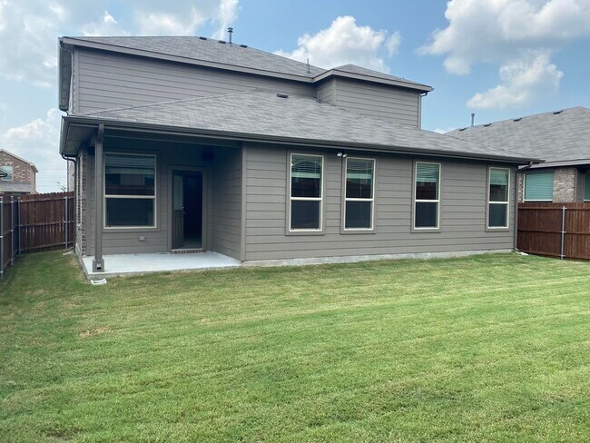 Backyard & Porch - 1021 Gillespie Dr