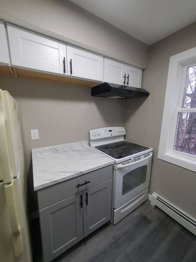 Interior Photo - 1710 Elder St. (10 Unit)