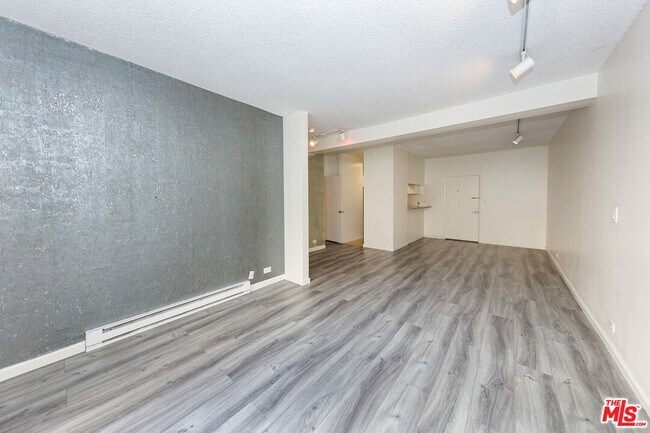 Building Photo - 1440 Veteran Ave