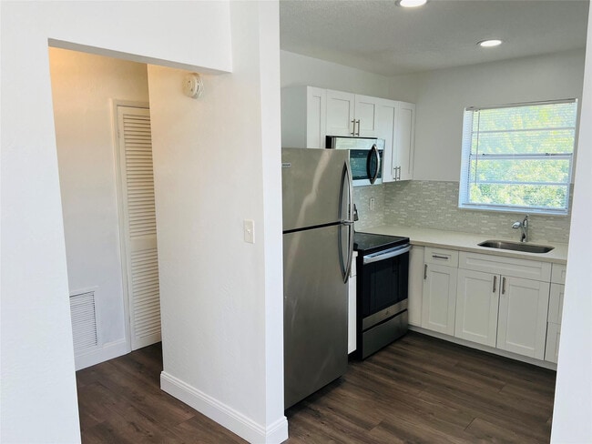 Building Photo - 1301 N 12th Ct