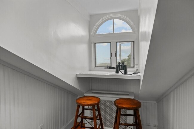 Building Photo - 718 Bellevue Ave