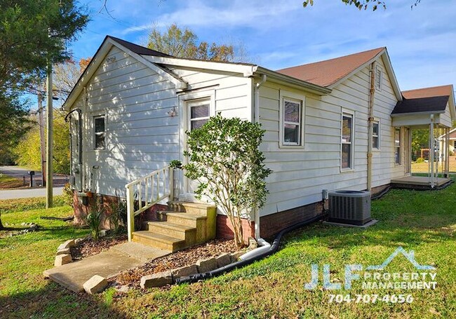 Building Photo - Cute 2 Bed/1 Bath Ranch in Kannapolis!