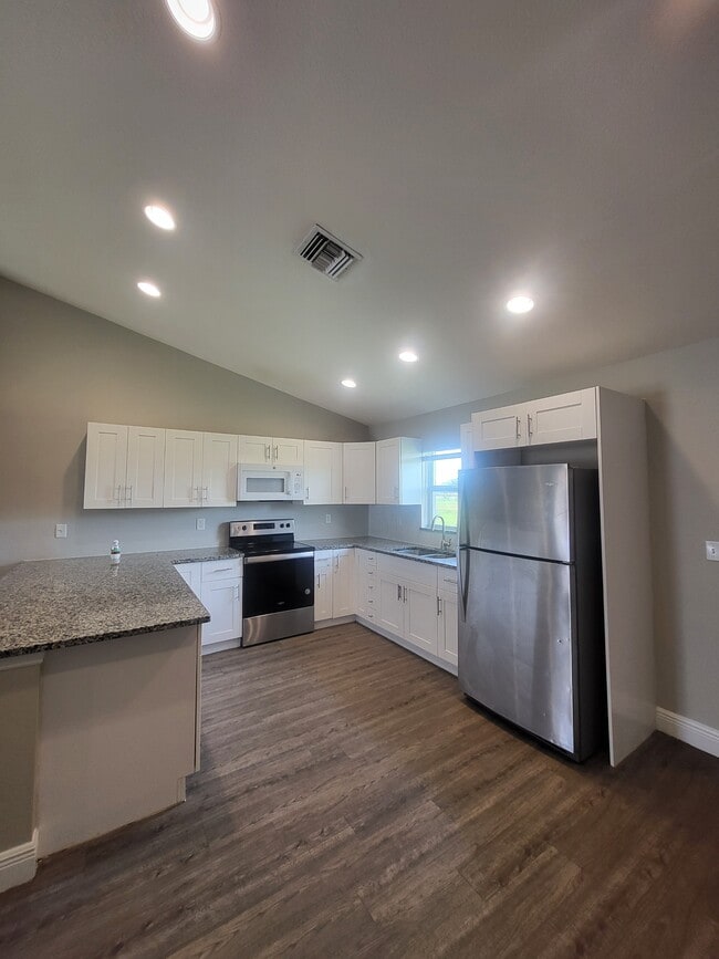 Building Photo - 8309 Lena Ct