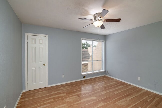 Building Photo - 3121 Park Ln