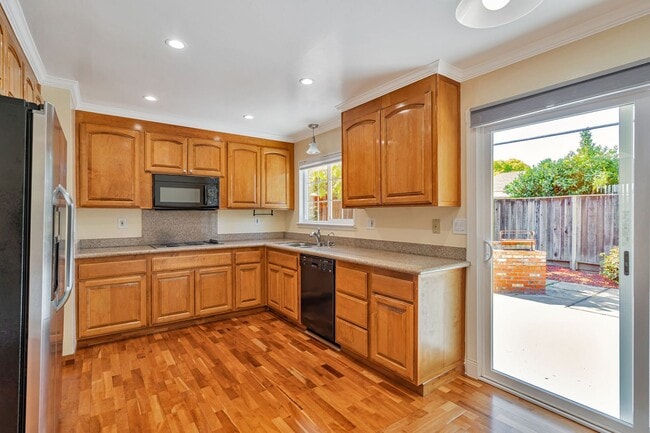 Building Photo - Charming 3-Bedroom 2-Bathroom Campbell Home