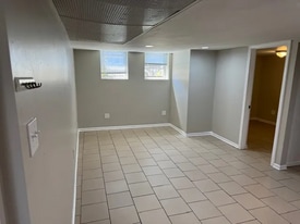 Building Photo - 1453 N Hamlin Ave